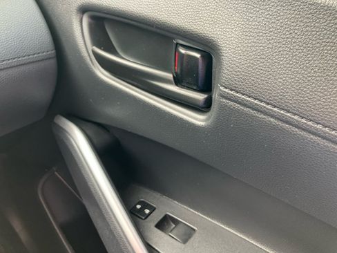 Used 2023 Toyota Corolla Cross LE FWD image 32