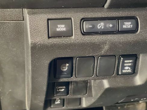 Used 2024 Nissan Frontier SV w/ SV Convenience Package RWD image 11