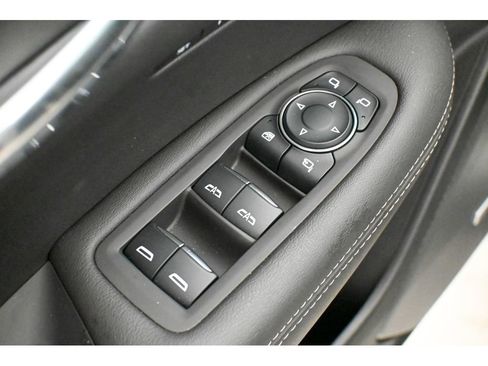 Used 2025 Cadillac XT6 Luxury image 34