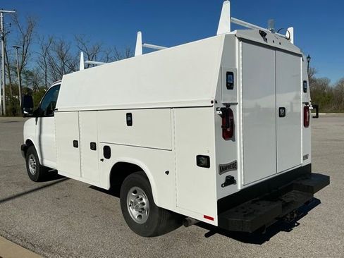 Used 2025 Chevrolet Express 3500 w/ Power Convenience Package image 4