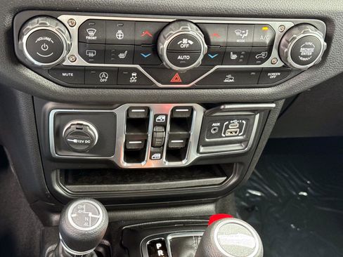 New 2025 Jeep Gladiator Sport image 16