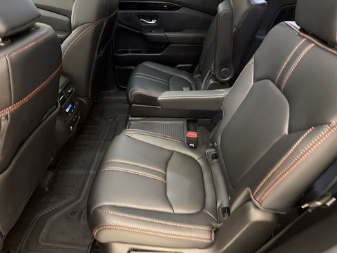 Certified 2025 Honda Pilot TrailSport image 19
