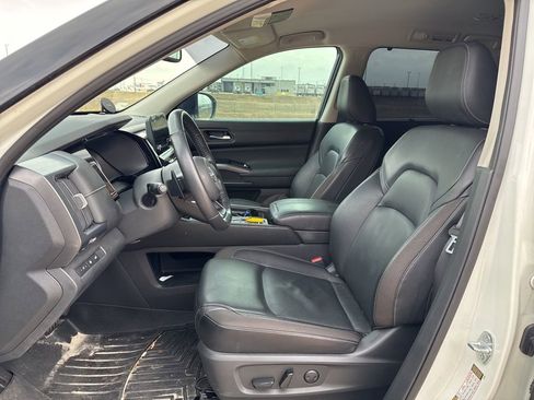 Used 2022 Nissan Pathfinder SL w/ SL Black Package image 9