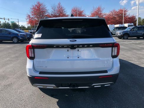 New 2026 Ford Explorer Active w/ Active Comfort Package image 4