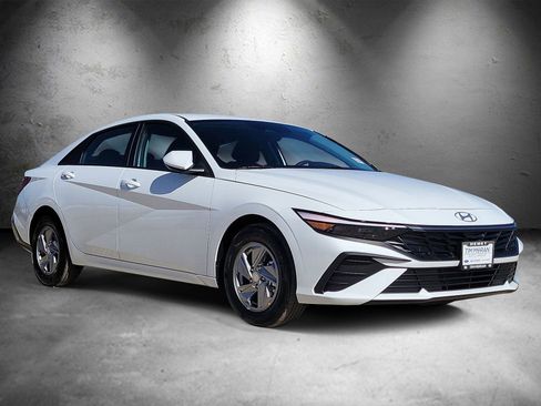 New 2025 Hyundai Elantra SE image 2