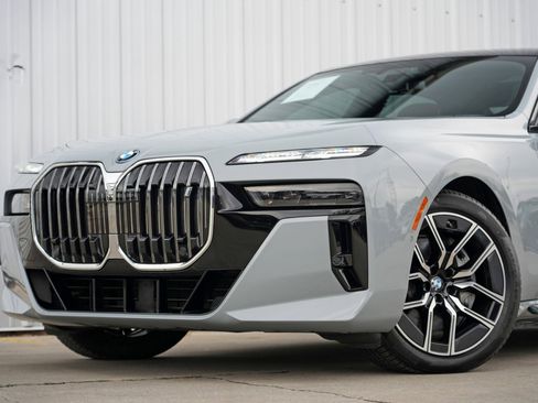 Used 2023 BMW i7 xDrive60 w/ Executive Package 2 image 65