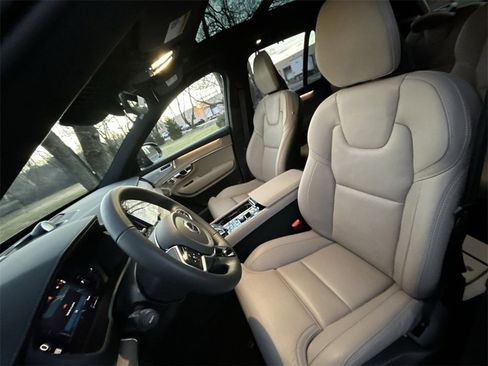 Certified 2025 Volvo XC90 T8 Ultra image 15