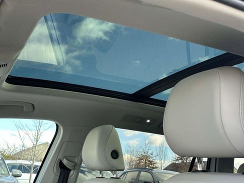 Used 2019 Volkswagen Tiguan SE w/ Panoramic Sunroof Package image 23