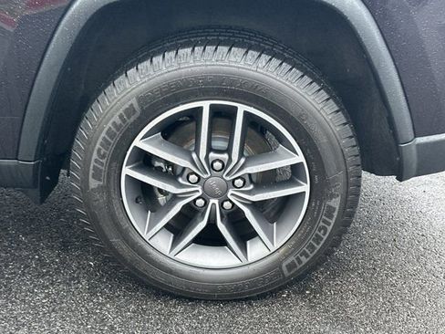 Used 2019 Jeep Grand Cherokee Limited image 23