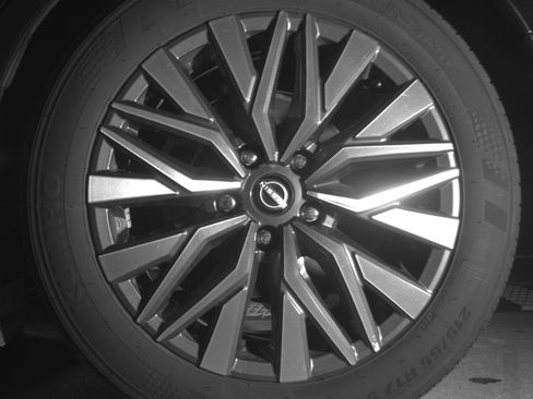Used 2025 Nissan Altima 2.5 SV FWD image 14