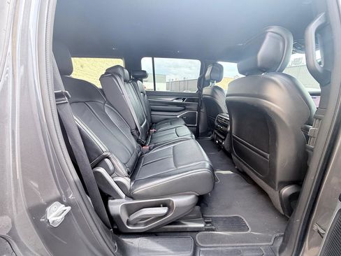 Used 2024 Jeep Wagoneer Series II w/ Flexible Seating Group image 12