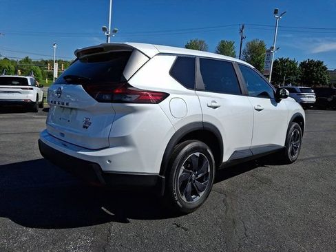 Used 2024 Nissan Rogue SV FWD image 8