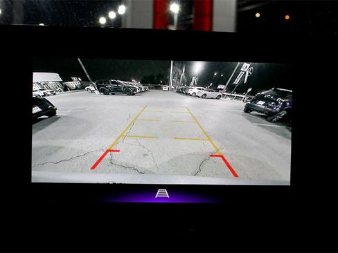 Used 2025 Chevrolet Trax LT w/ LT Convenience Package image 16