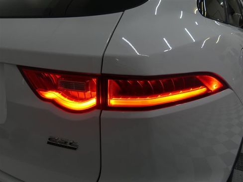Used 2019 Jaguar F-PACE Premium AWD/4WD image 16
