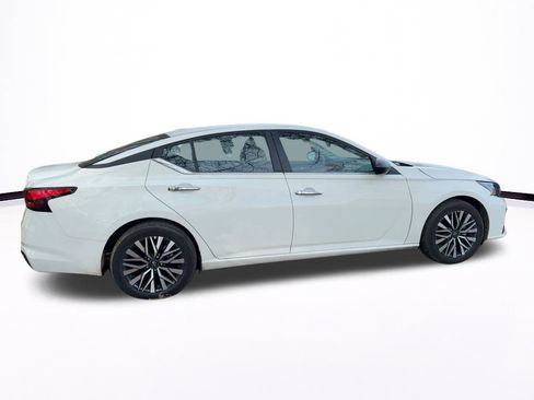 Used 2025 Nissan Altima 2.5 SV image 18