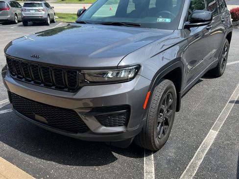 Used 2024 Jeep Grand Cherokee Altitude AWD/4WD image 1