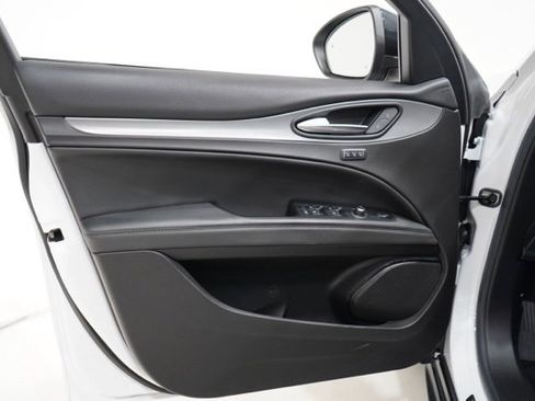 Used 2024 Alfa Romeo Stelvio Veloce image 18