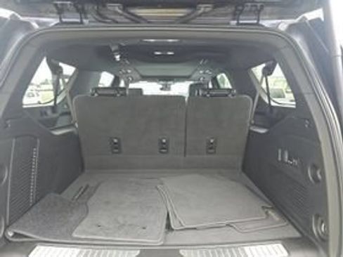 Used 2023 Chevrolet Suburban High Country AWD/4WD image 5