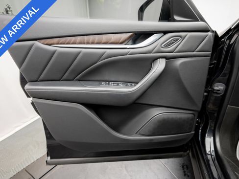 Used 2022 Maserati Levante GT AWD/4WD image 31