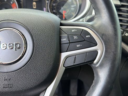 Used 2018 Jeep Cherokee Latitude Plus FWD image 18