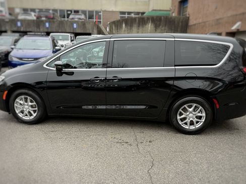 New 2026 Chrysler Pacifica Select image 14