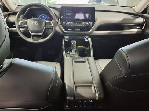 Used 2026 Toyota Grand Highlander AWD image 18