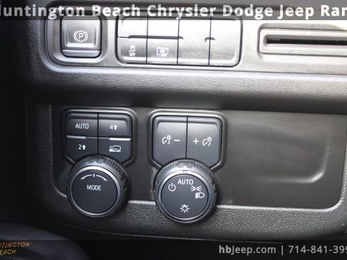 Used 2024 Chevrolet Suburban RST w/ Luxury Package image 20