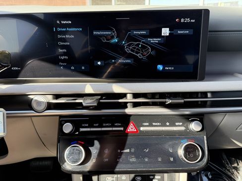 Used 2025 Hyundai Tucson Limited FWD image 25