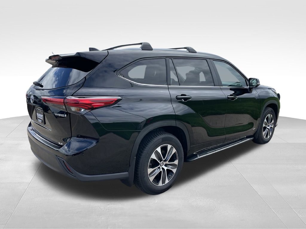 Used 2023 Toyota Highlander XLE AWD/4WD image 4