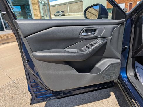 Used 2025 Nissan Rogue SV AWD/4WD image 9