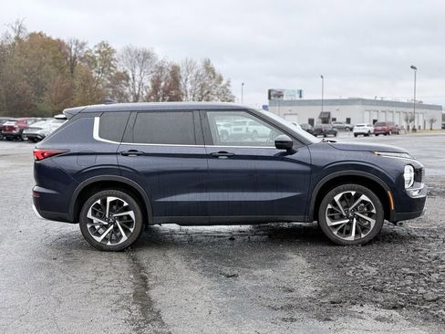 Used 2024 Mitsubishi Outlander SE image 9