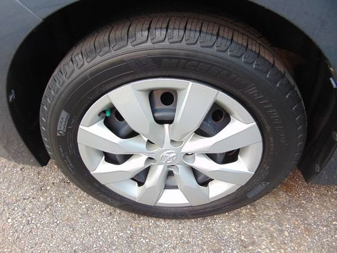 Used 2014 Toyota Corolla LE FWD image 26
