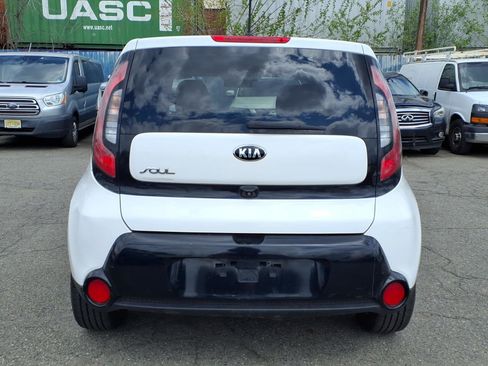 Used 2016 Kia Soul + image 6