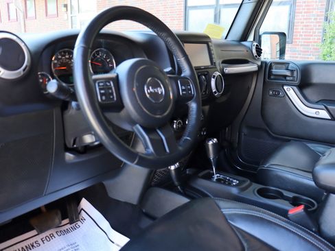 Used 2017 Jeep Wrangler Unlimited Sahara w/ Dual Top Group AWD/4WD image 10