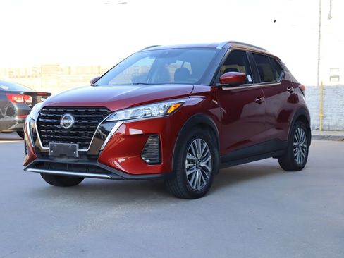 Used 2024 Nissan Kicks SV FWD image 2