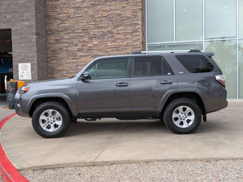 Used 2021 Toyota 4Runner SR5 Premium w/ Moonroof Package AWD/4WD image 2