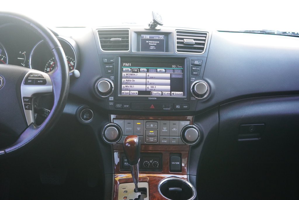 Used 2011 Toyota Highlander Limited AWD/4WD image 25
