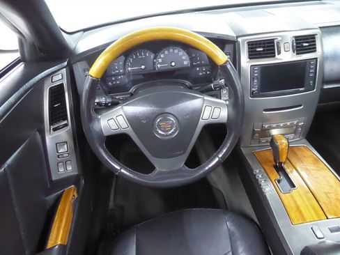 Used 2004 Cadillac XLR RWD image 18