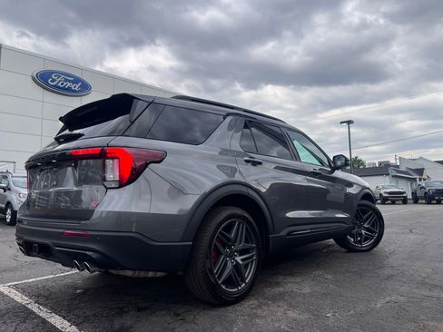 Used 2025 Ford Explorer ST w/ Sun And Sound Package AWD/4WD image 22
