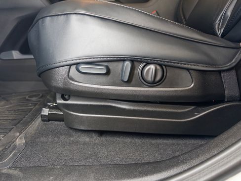 Used 2027 Chevrolet Bolt LT w/ Comfort Package FWD image 7