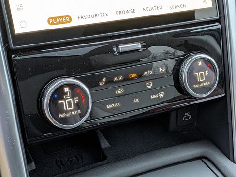 Used 2024 Land Rover Discovery S image 23