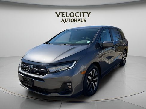 Used 2025 Honda Odyssey EX-L image 3