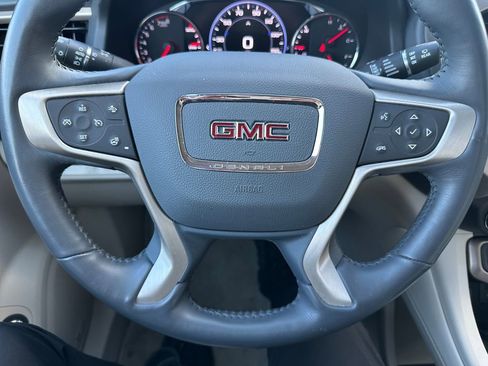 Used 2022 GMC Acadia Denali w/ Denali Ultimate Package FWD image 3