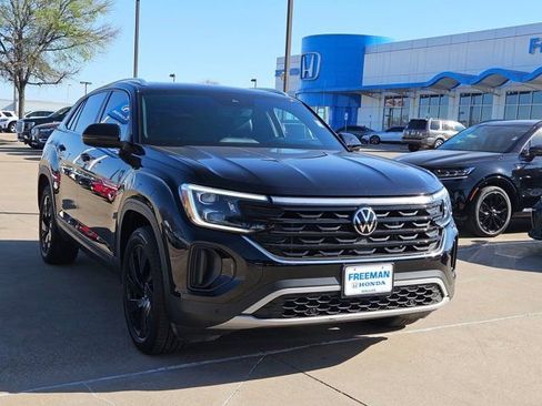 Used 2024 Volkswagen Atlas Cross Sport SE image 3