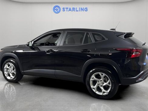 Used 2024 Chevrolet Trax LS w/ LS Convenience Package image 4