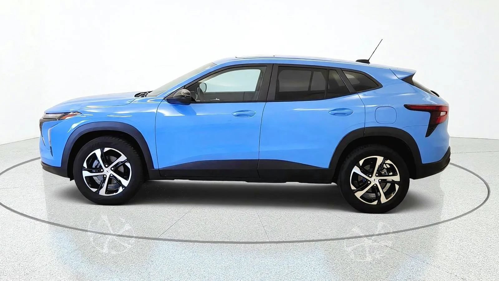 Used 2024 Chevrolet Trax RS w/ Sunroof Package FWD image 5