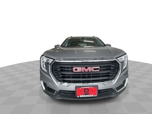Certified 2023 GMC Terrain SLE w/ Driver Convenience Package image 3