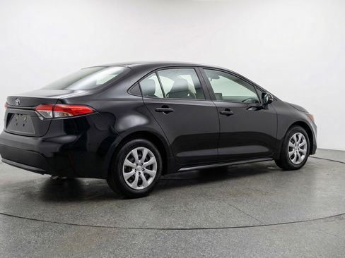 Used 2025 Toyota Corolla LE image 9