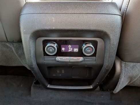 Used 2025 Buick Enclave Preferred AWD/4WD image 33