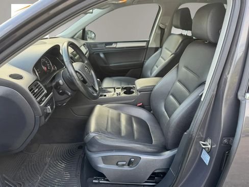 Used 2012 Volkswagen Touareg Sport AWD/4WD image 12